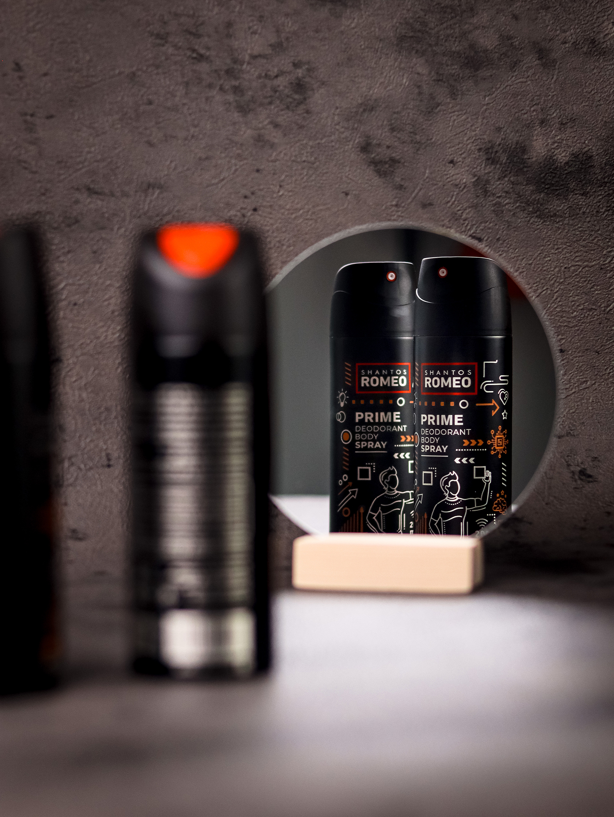 shantos romeo prime stand near the mirror and get the reflection of it.